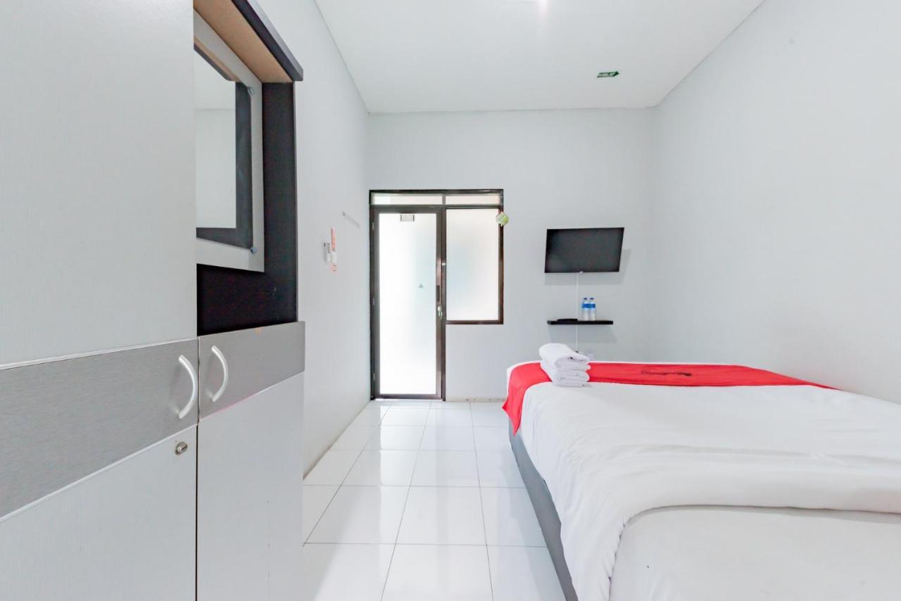 Reddoorz Syariah Near Rs Hermina Sukabumi Exterior photo
