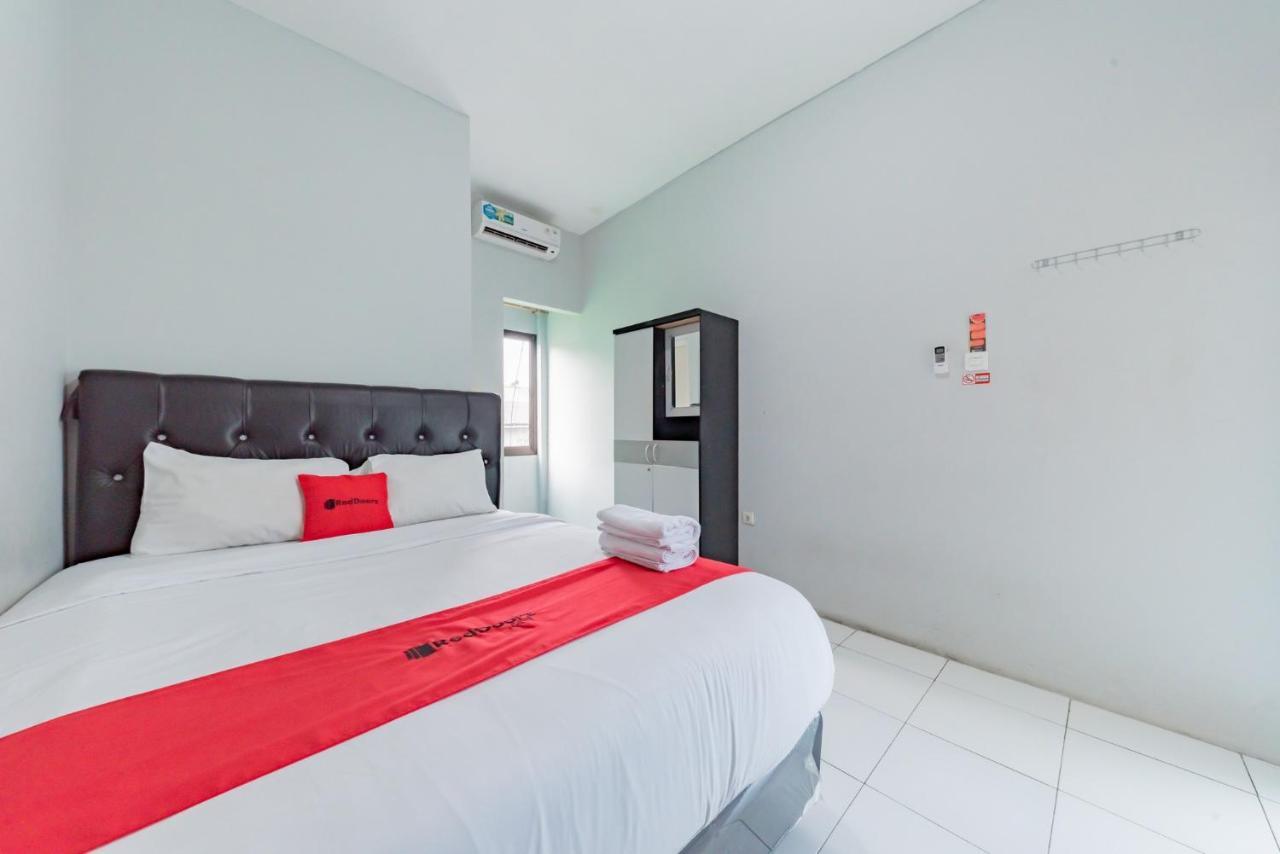 Reddoorz Syariah Near Rs Hermina Sukabumi Exterior photo