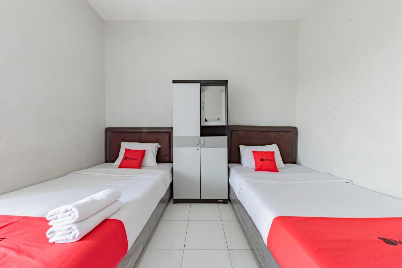 Reddoorz Syariah Near Rs Hermina Sukabumi Exterior photo
