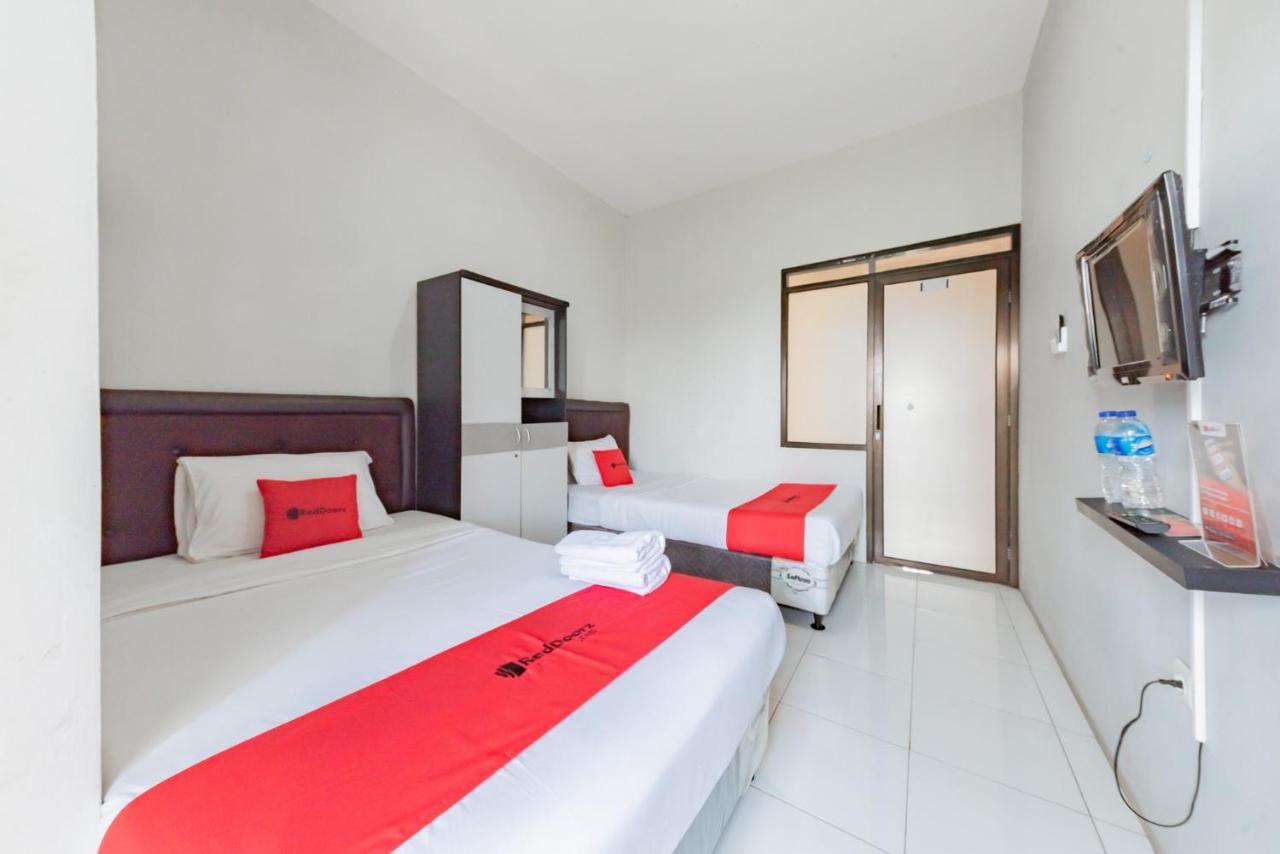 Reddoorz Syariah Near Rs Hermina Sukabumi Exterior photo